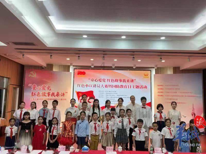 用手喂鹦鹉时它突然从你手中飞走怎么办？游戏画面